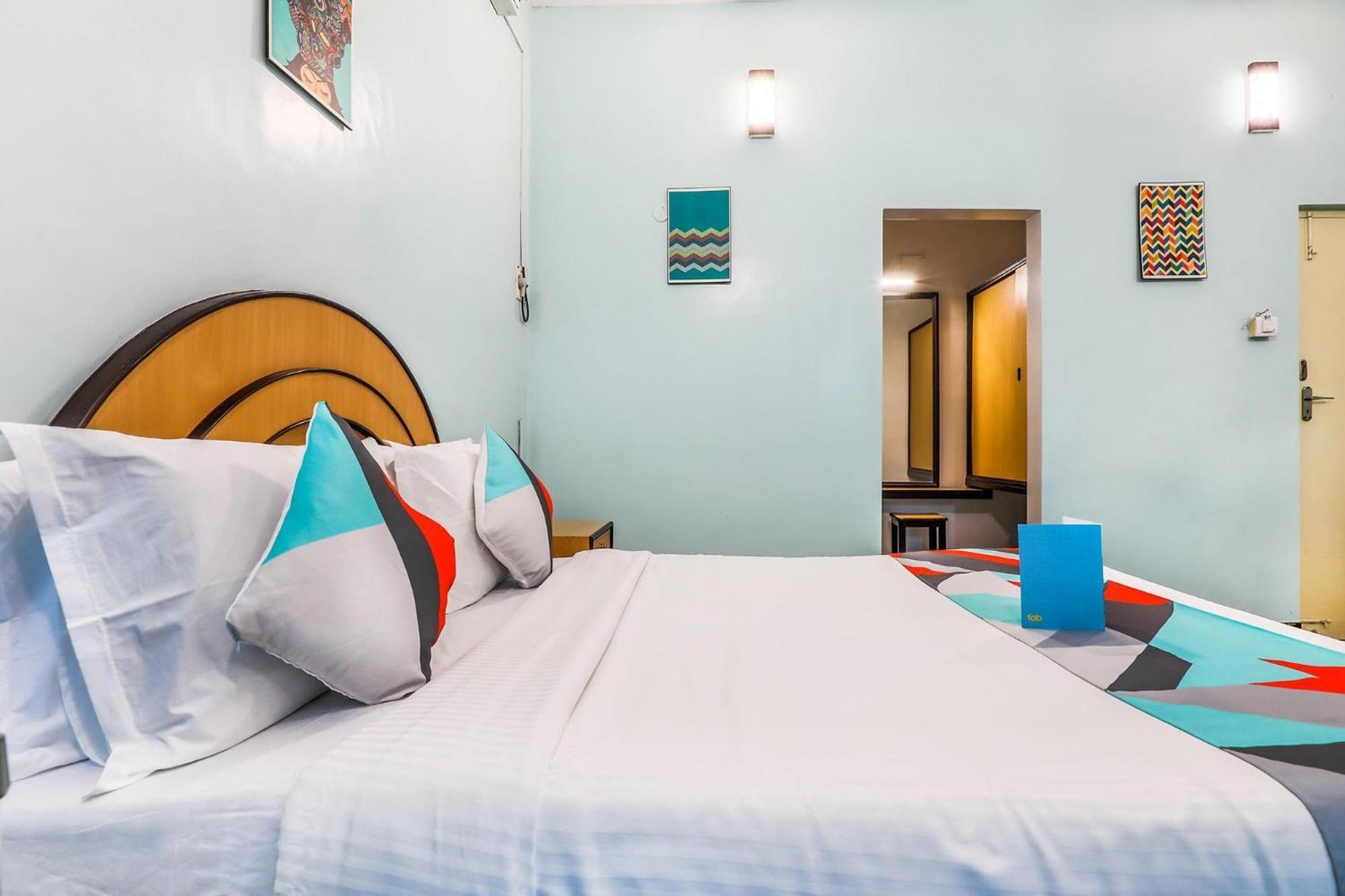 Fabexpress Santhi Inn - 500 Meters From Promenade Beach Pondicherry Exterior foto