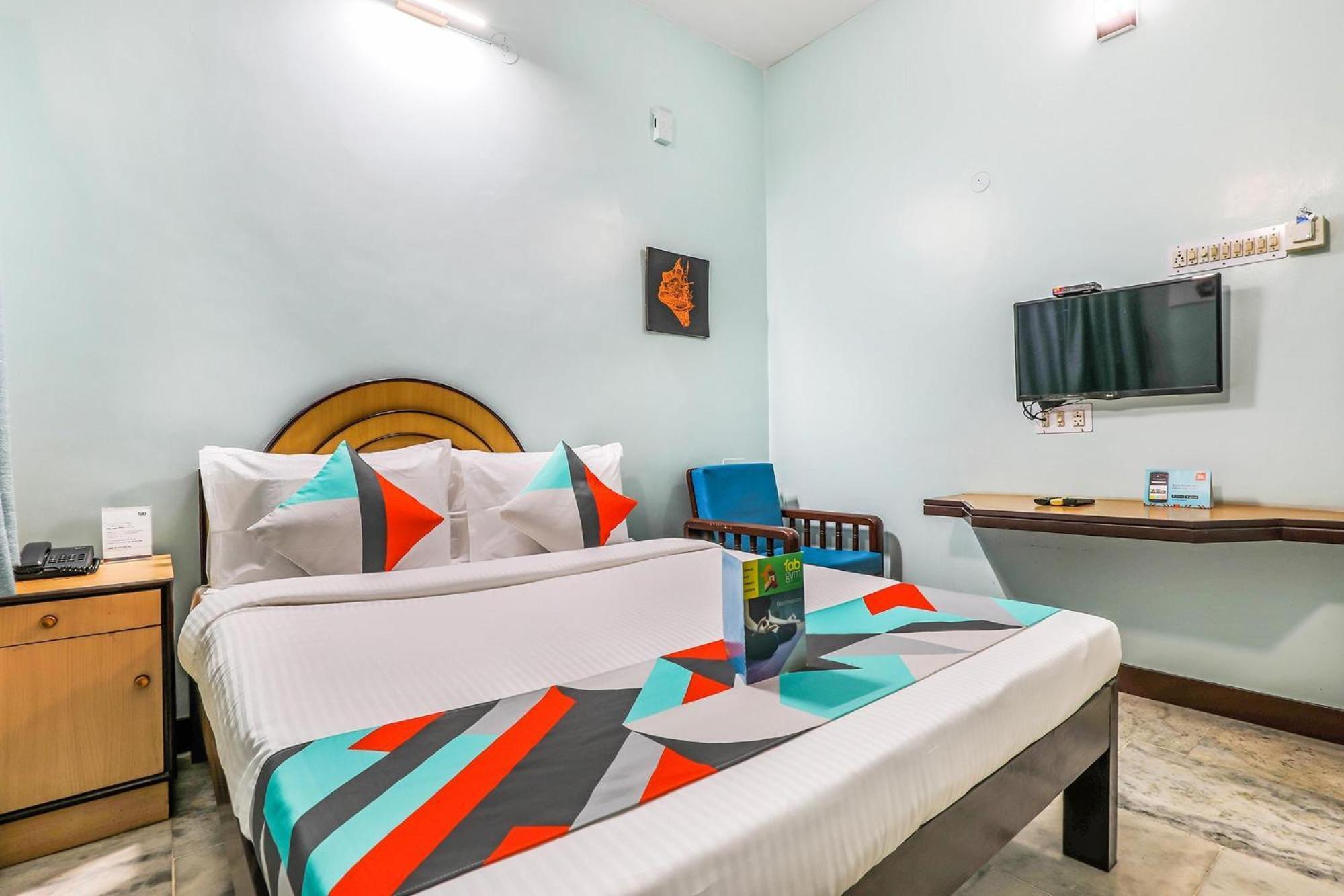 Fabexpress Santhi Inn - 500 Meters From Promenade Beach Pondicherry Exterior foto